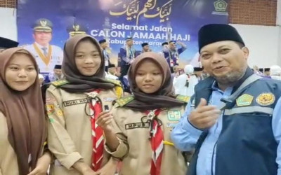 Bakti Pramuka MAN 4 Karawang Bantu Pemberangkatan Calon Jemaah Haji Kloter 35 JKS